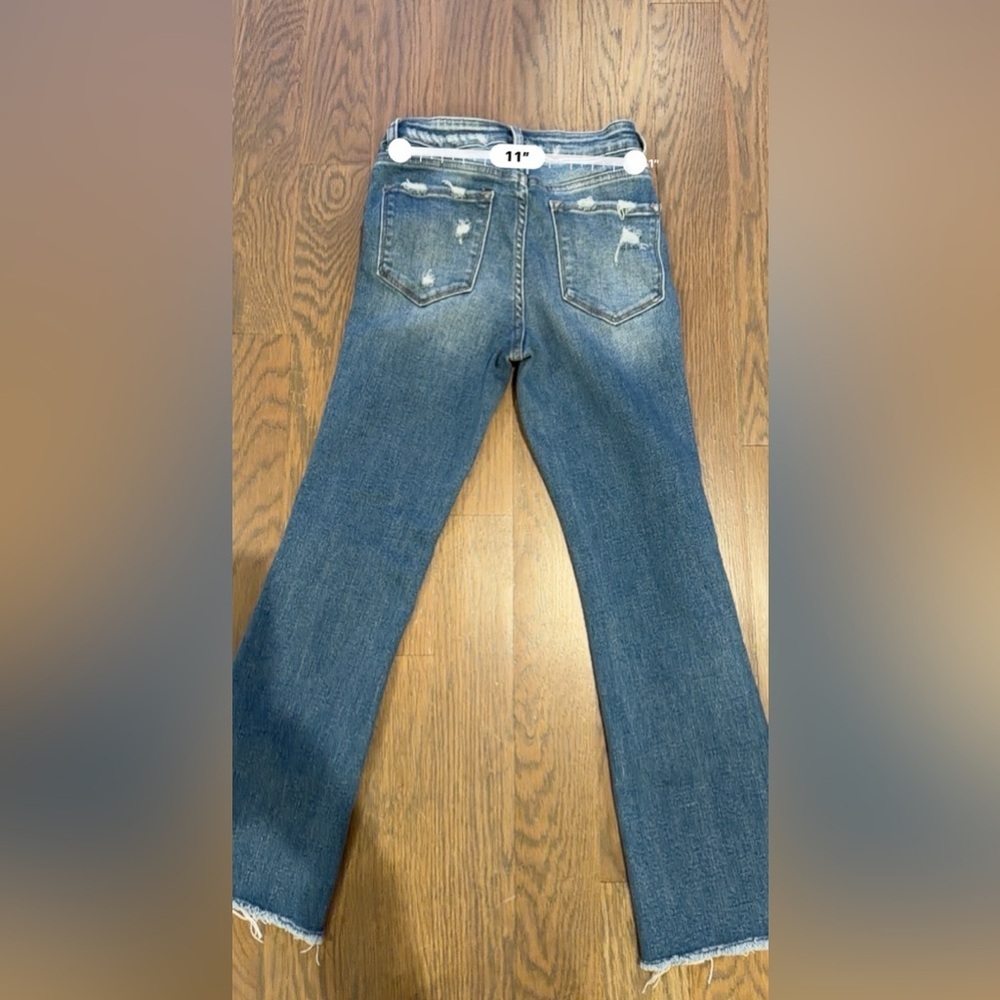 Flying Monkey™ High Rise Frayed Hem blue
Flare Jean size 24 - Picture 8 of 10